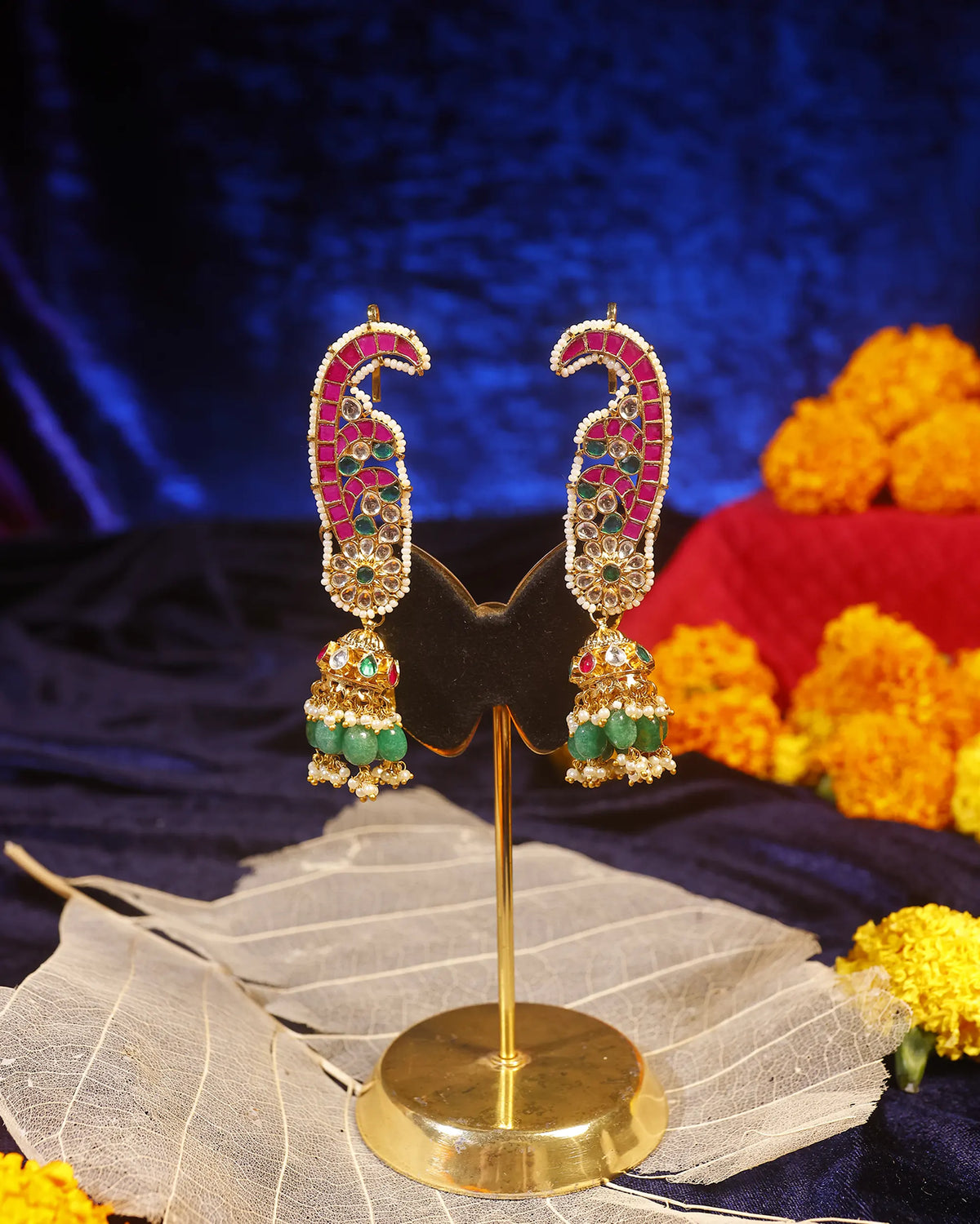 Brazaletes Kundan Paisley con gotas Jhumka verdes Joyería india étnica llamativa