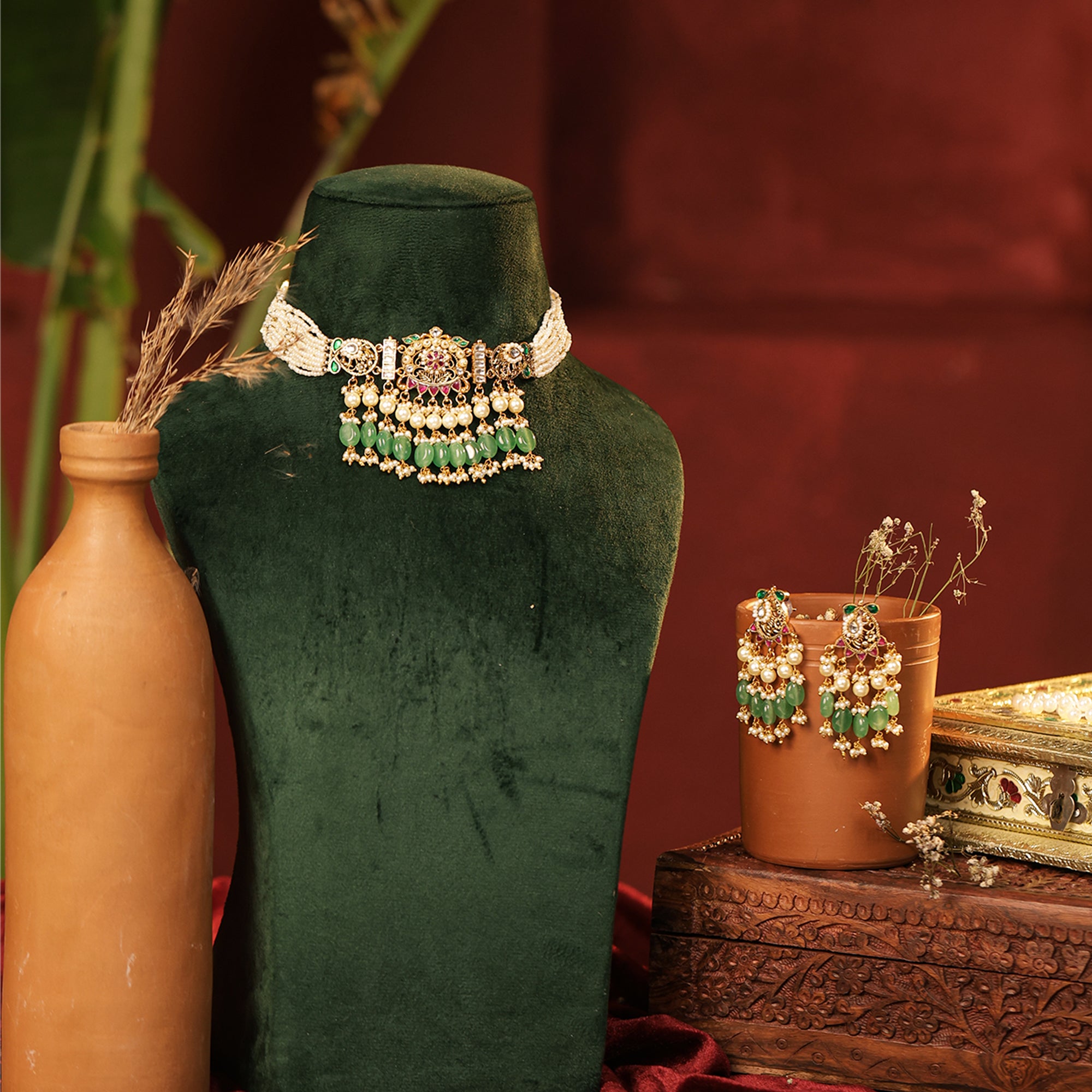 Lightweight Designer Choker Necklace Set with Earrings
