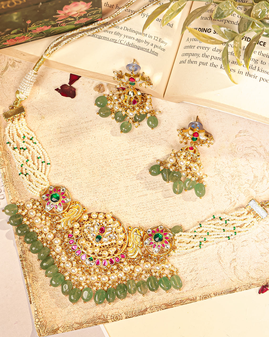 Lightweight Elegant Choker Necklace Set with Earrings