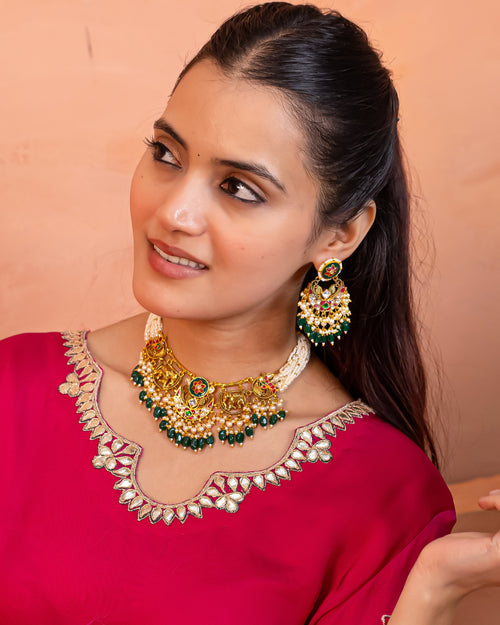 Elegant Gold Finish Choker Necklace Set with Earrings