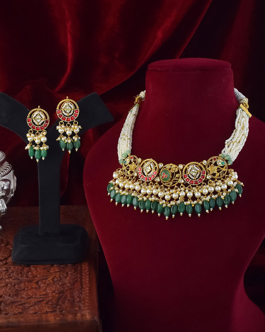 Elegant Lightweight Choker Necklace Set with Earrings
