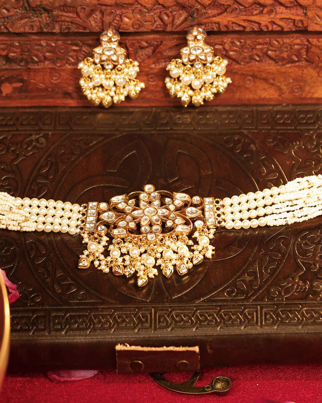 Minimal Lightweight Choker Necklace Set with Earrings