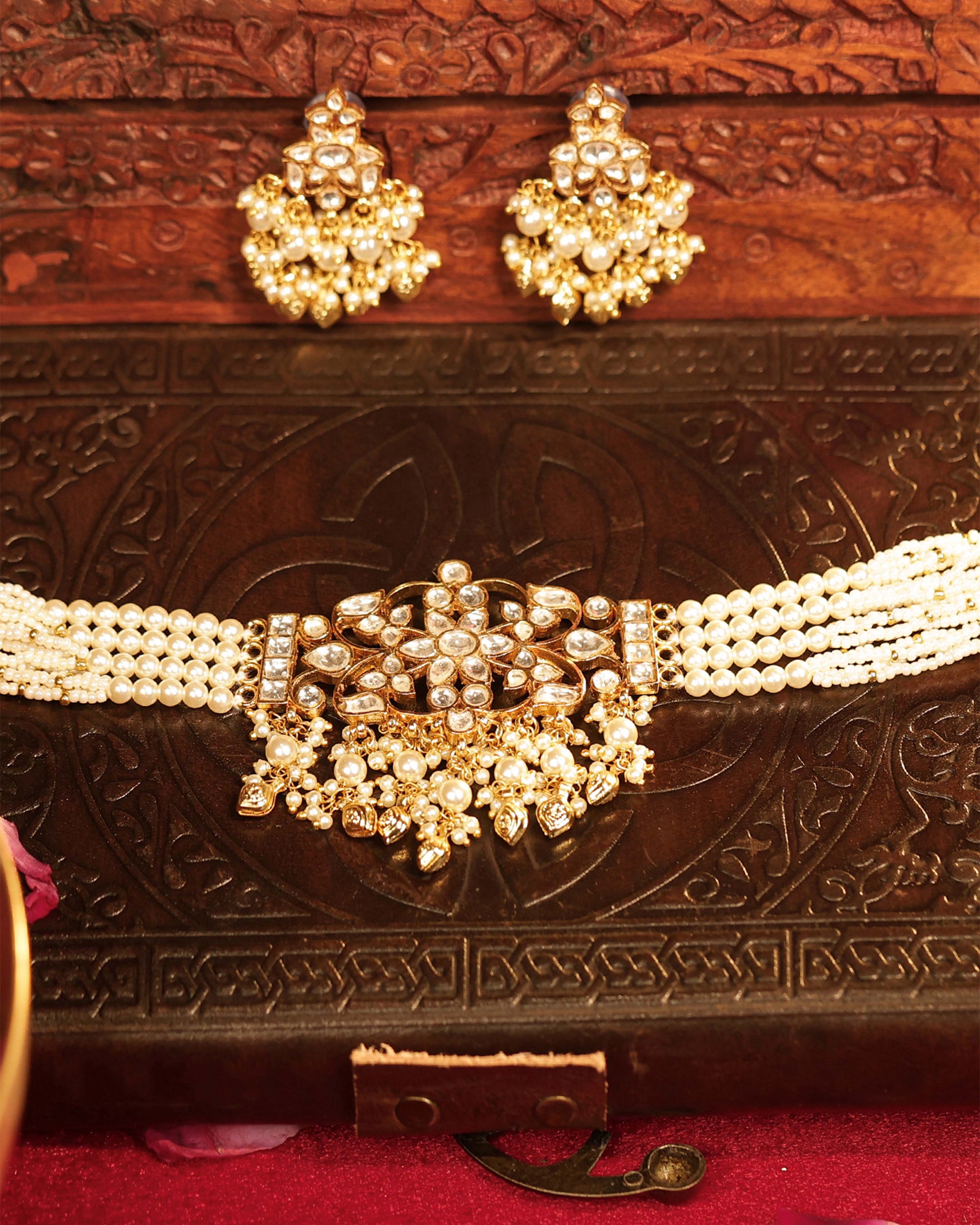 Minimal Lightweight Choker Necklace Set with Earrings