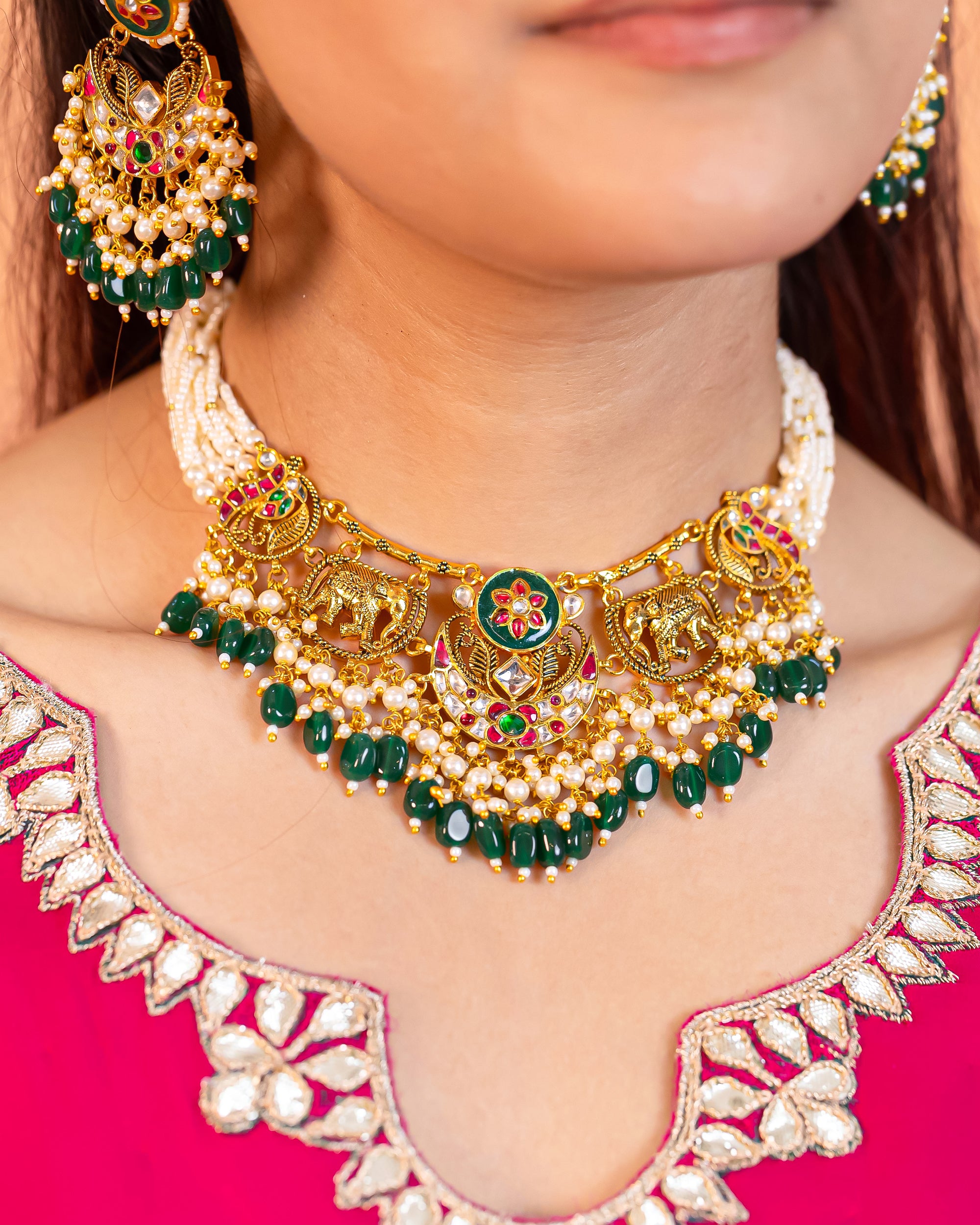 Elegant Gold Finish Choker Necklace Set with Earrings