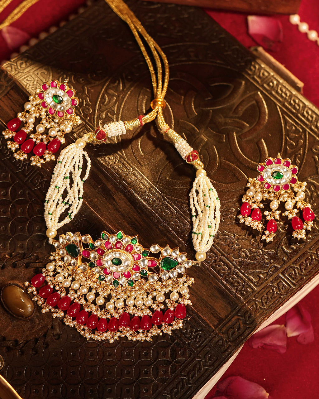 Lightweight Designer Choker Necklace Set with Earrings
