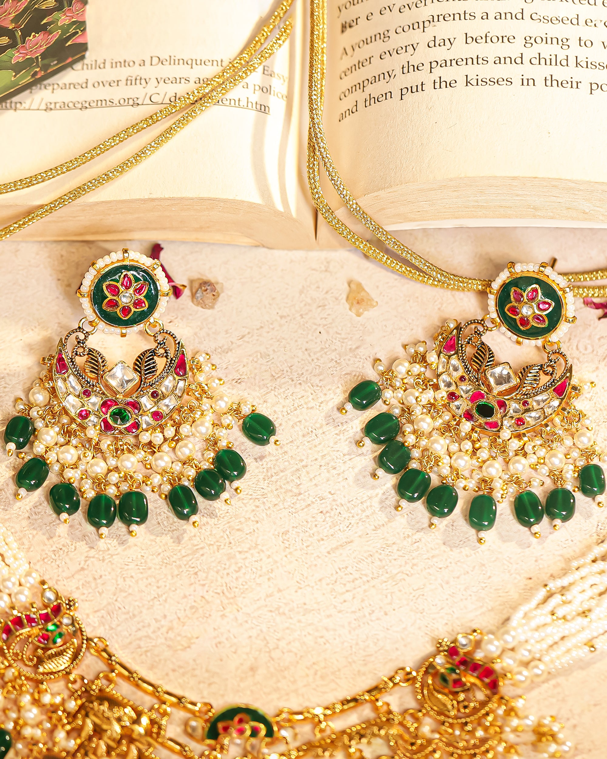Elegant Gold Finish Choker Necklace Set with Earrings