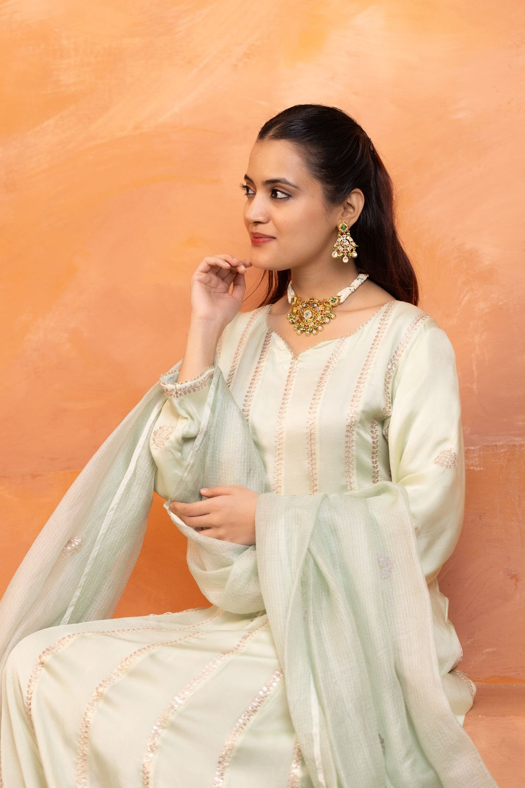 Elegant Gold Finish Choker Necklace Set with Earrings