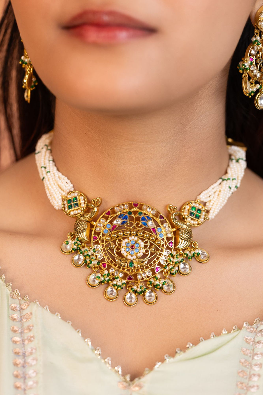 Elegant Gold Finish Choker Necklace Set with Earrings