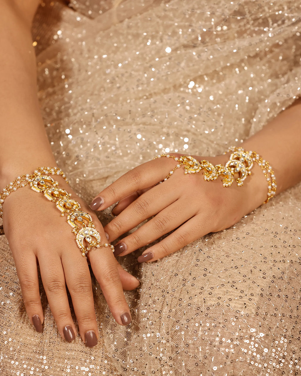 Tradicional Kundan Hathphool Pulsera de Mano | Accesorio de Mano de Perlas y Piedras