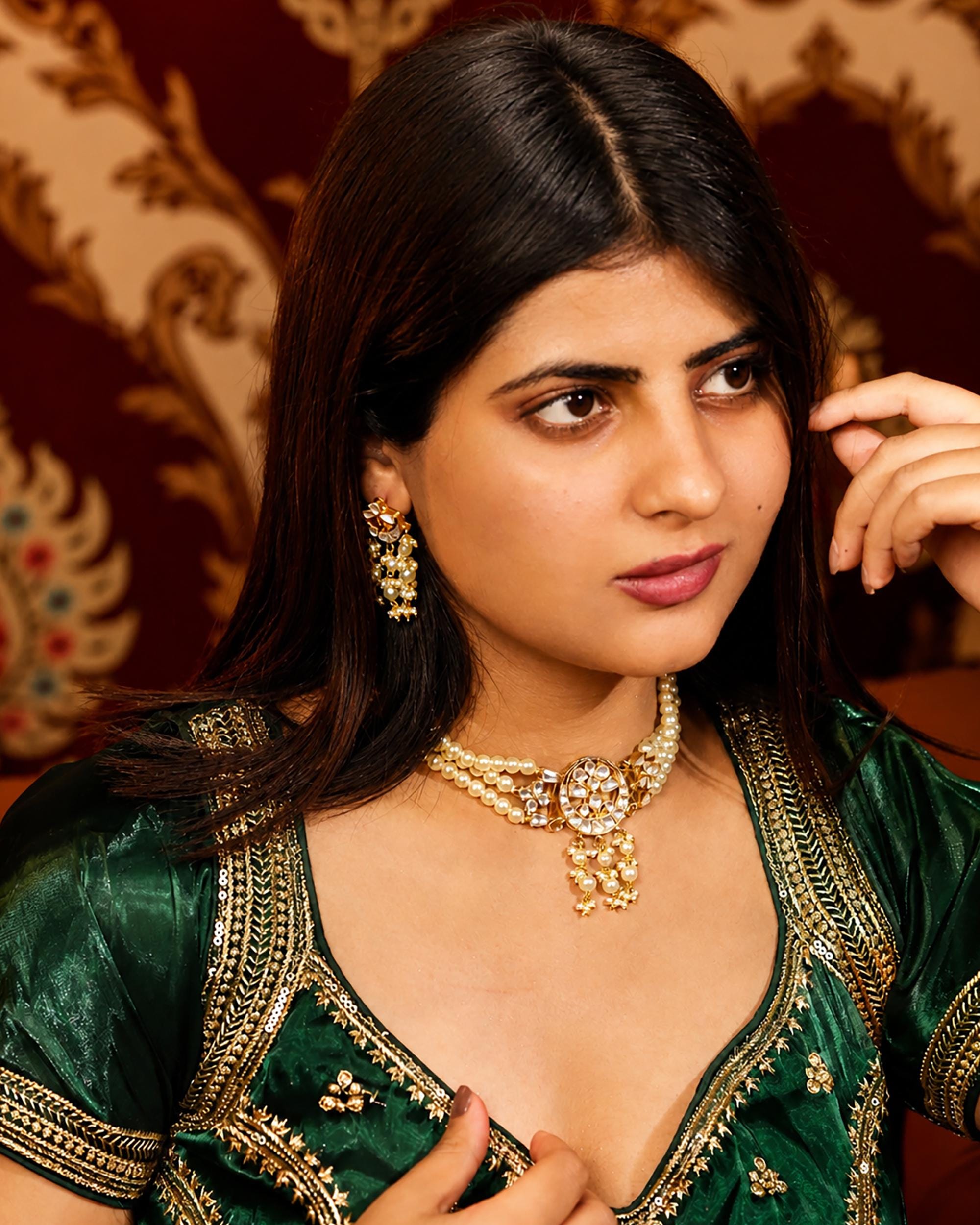 Minimalist Gold-Plated Kundan Choker Necklace Set with Cascading Pearl Clusters
