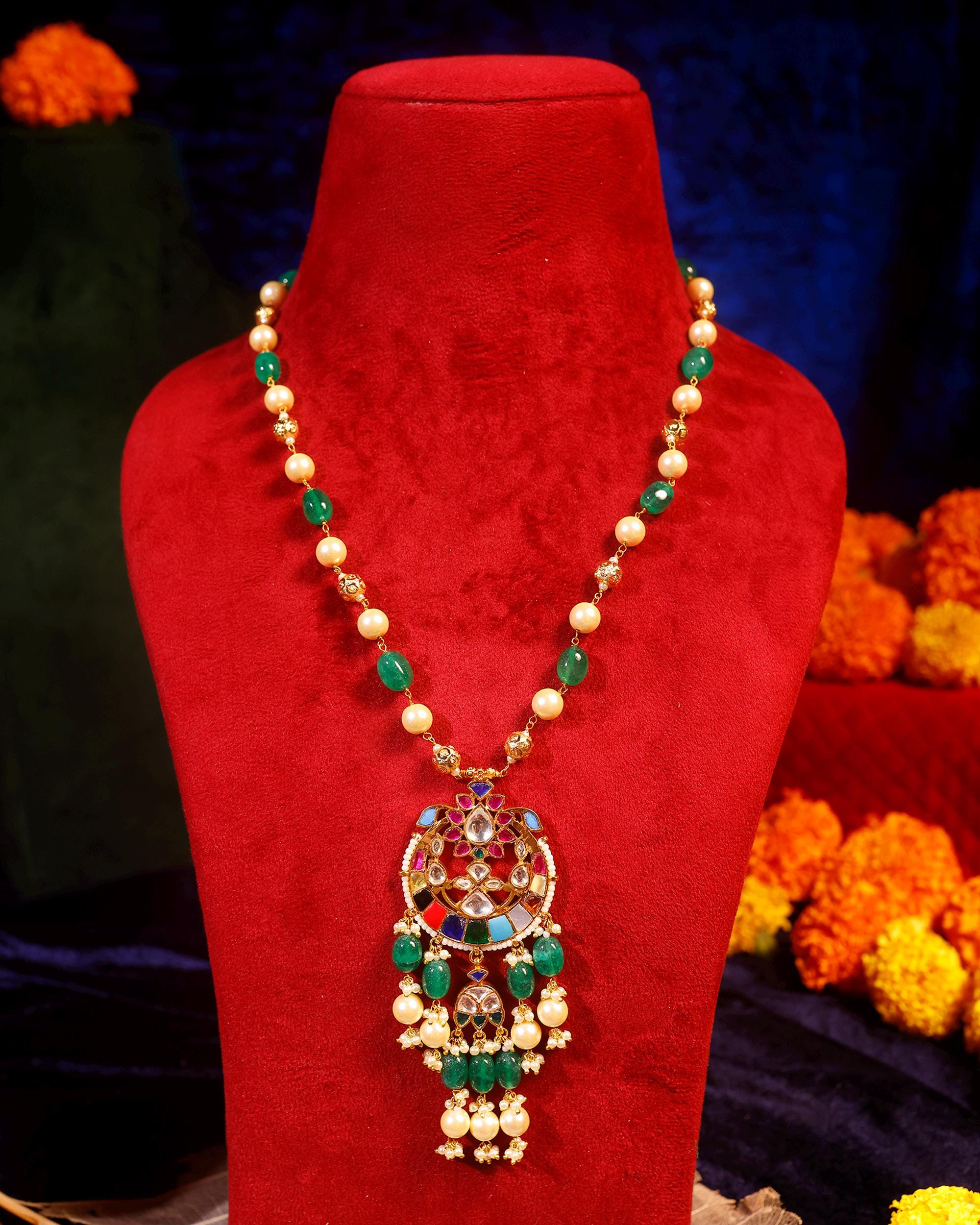 Collar largo de Kundan multicolor hecho a mano: Joyería de herencia con esmeraldas y perlas
