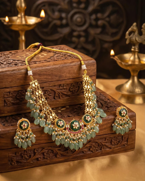 Juego Gargantilla Oro Antiguo Pachi Kundan con Caídas Verde Esmeralda, Joyería Nupcial de Boda